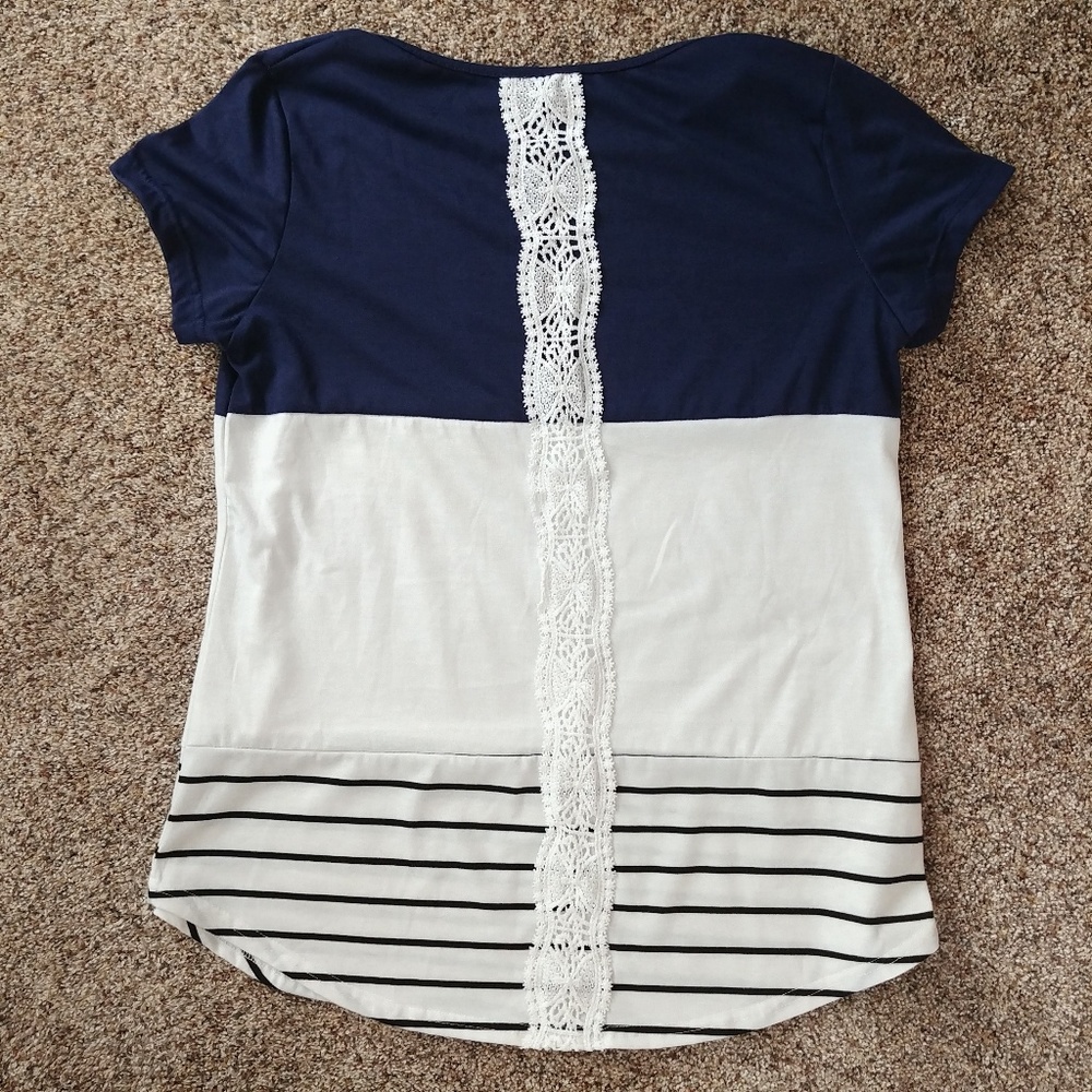 Size Large color block shirt